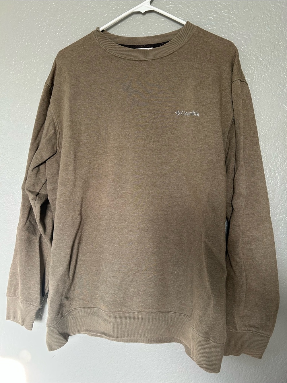 Columbia Men's Crewneck Sweater in Olive